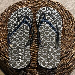New Calvin Klein CK Sarminya Black Sandals Flip Flops Women's Size 9 Beach